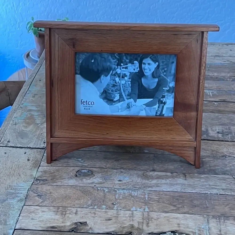 Fetco Shaker Views Photo Frame Natural Wood Raised 6x4 in Minimalist